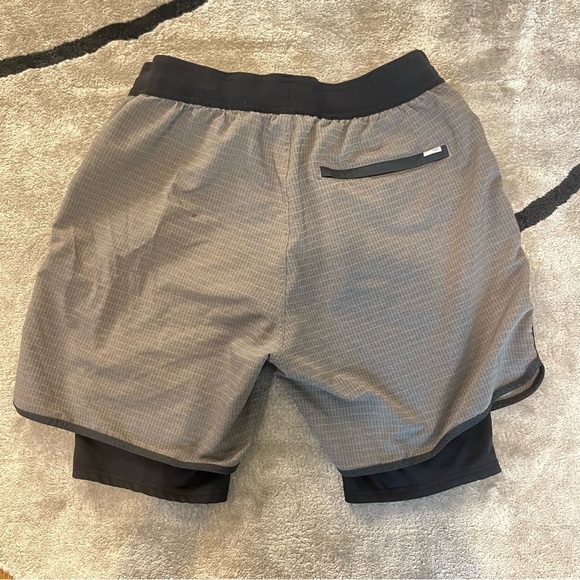 Men’s Vuori Work Out Shorts Size Small Gray - Picture 2 of 3